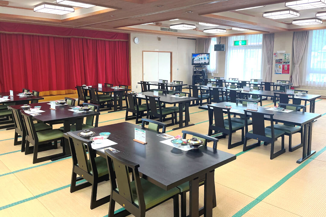 お食事は新館宴会場にて