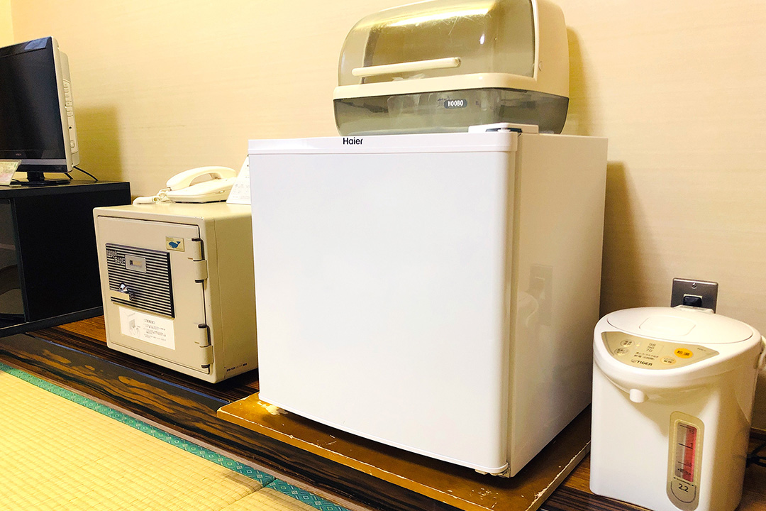 冷蔵庫・ポットがあります