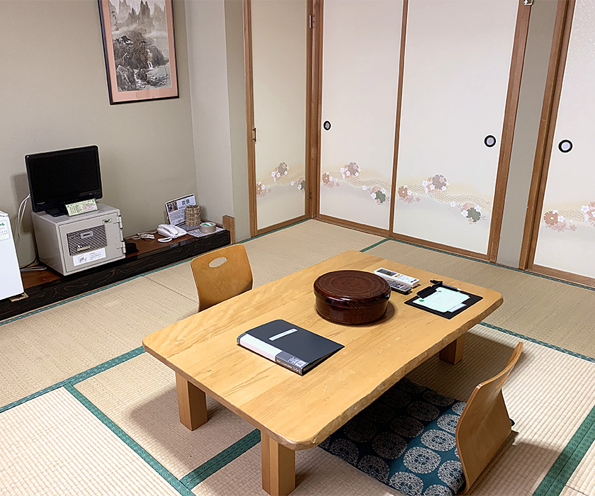 本館／和室（８畳）